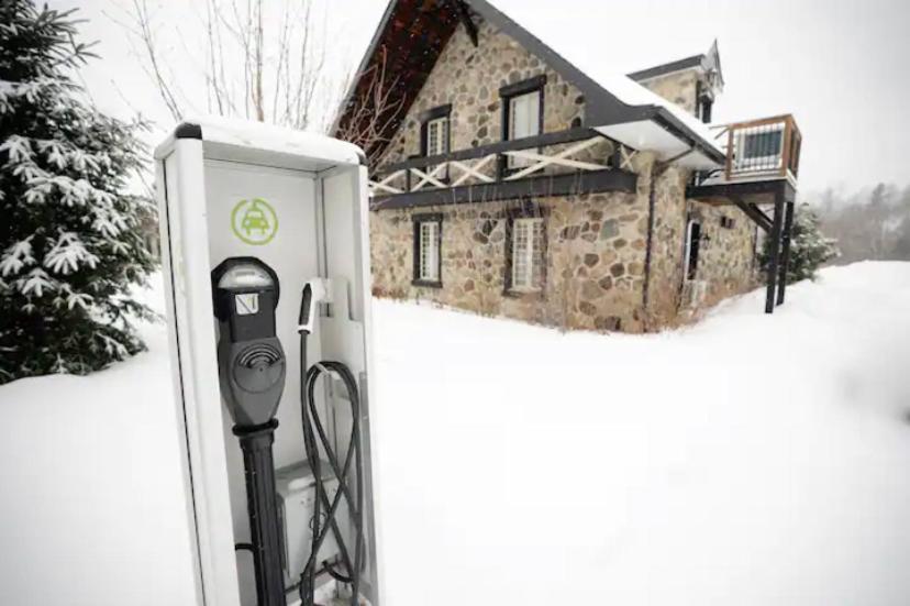 Condo Hotel Au Pied Du Mont Orford Exterior photo