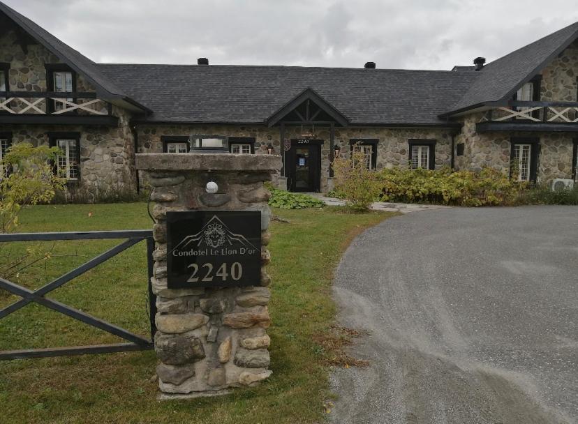 Condo Hotel Au Pied Du Mont Orford Exterior photo