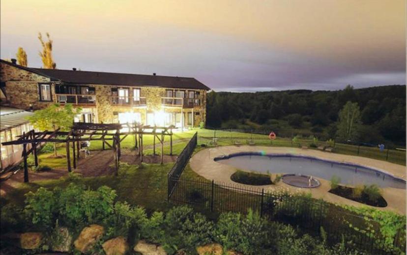 Condo Hotel Au Pied Du Mont Orford Exterior photo