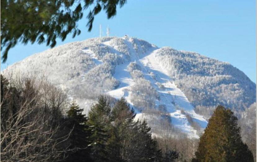 Condo Hotel Au Pied Du Mont Orford Exterior photo